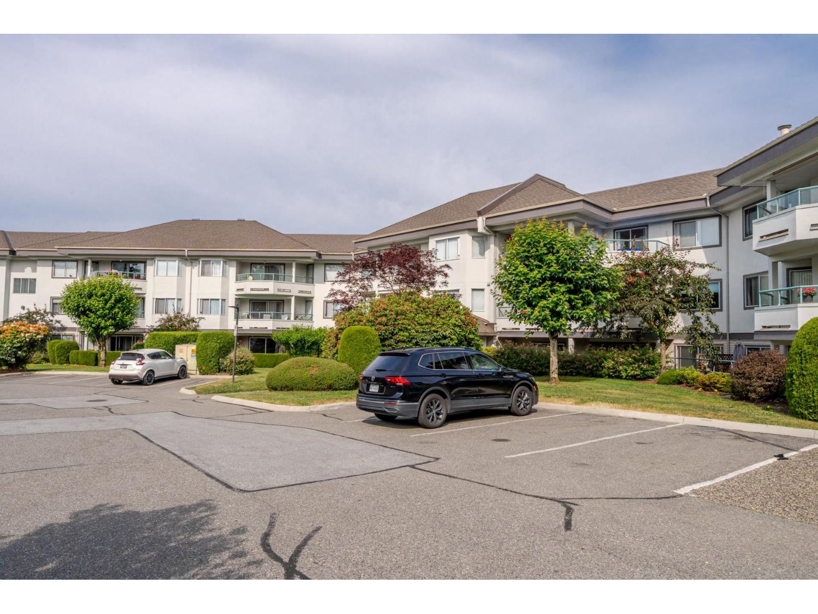 237 2451 Gladwin Rd Road, Abbotsford, British Columbia  V2T 3N8 - Photo 3 - R3090098