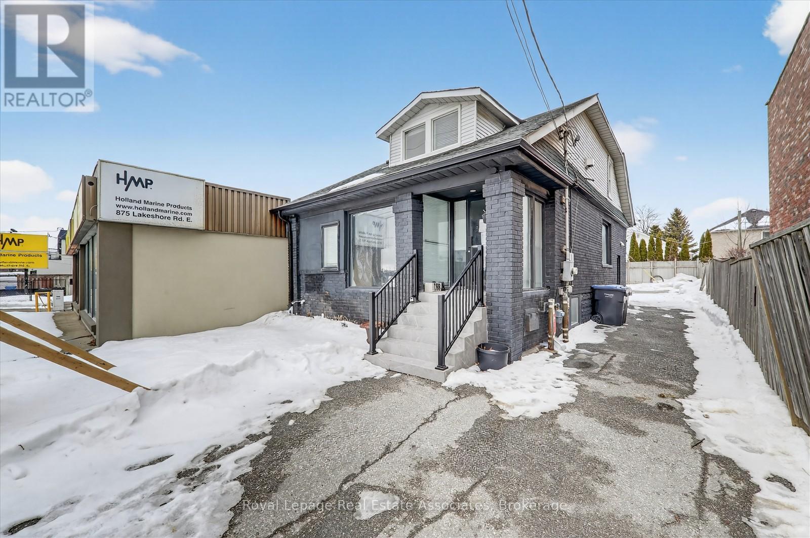 881 Lakeshore Road E, Mississauga, Ontario  L5E 1E2 - Photo 1 - W12795354