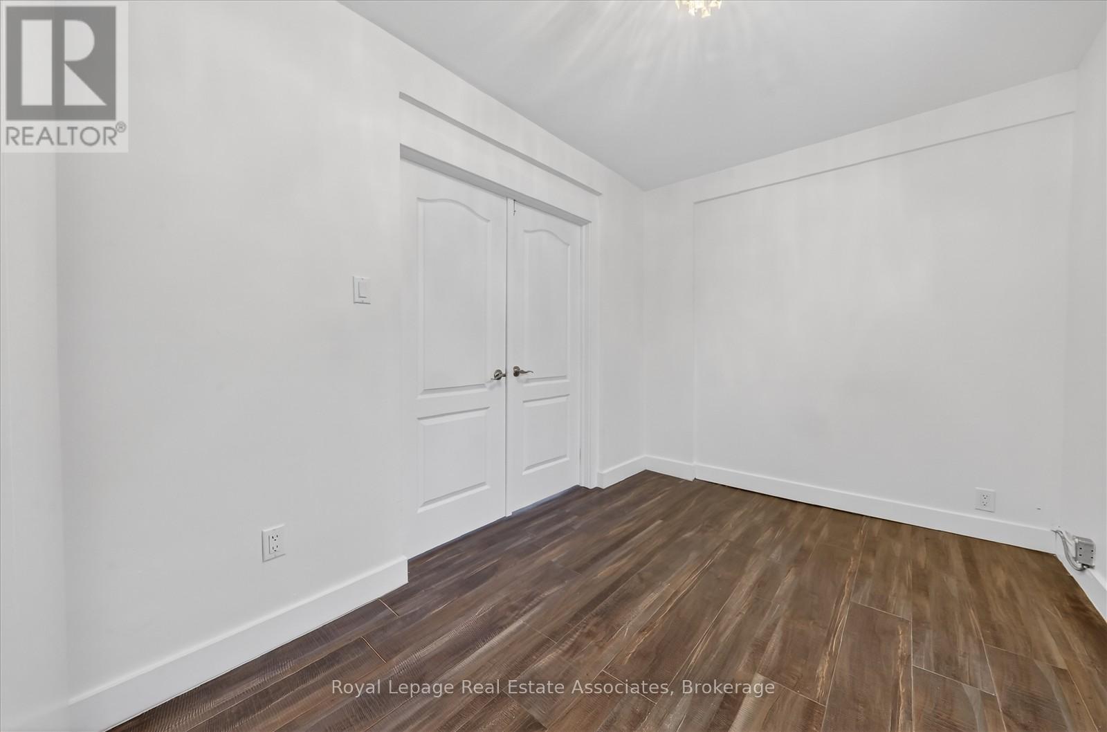 881 Lakeshore Road E, Mississauga, Ontario  L5E 1E2 - Photo 15 - W12795354