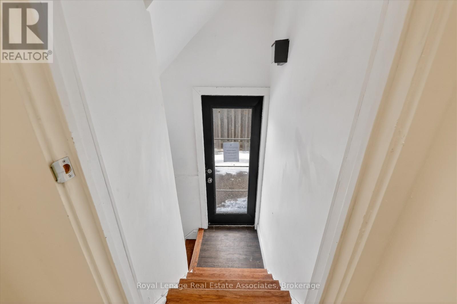 881 Lakeshore Road E, Mississauga, Ontario  L5E 1E2 - Photo 18 - W12795354
