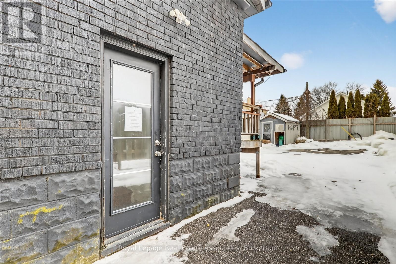 881 Lakeshore Road E, Mississauga, Ontario  L5E 1E2 - Photo 23 - W12795354