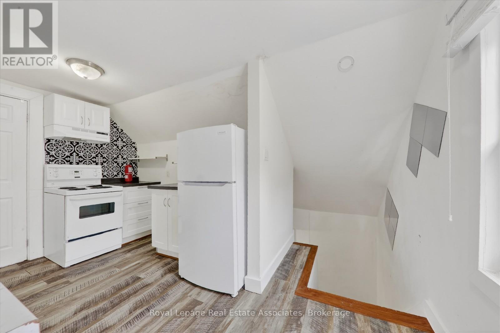 881 Lakeshore Road E, Mississauga, Ontario  L5E 1E2 - Photo 26 - W12795354