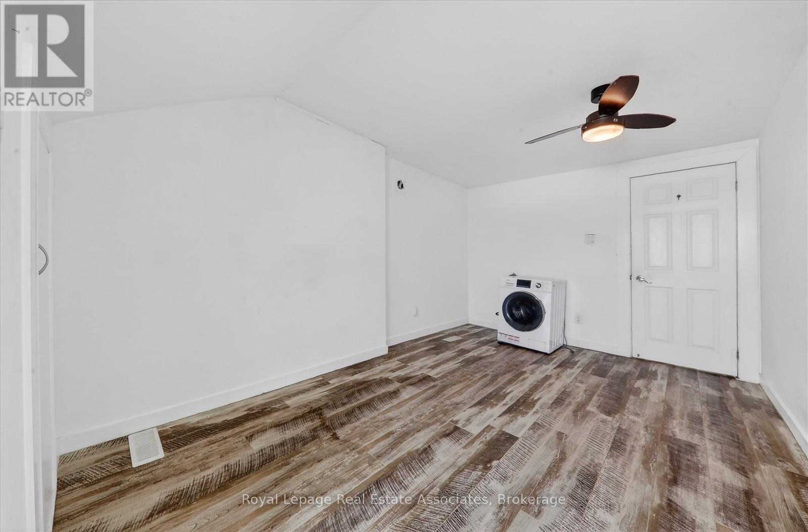 881 Lakeshore Road E, Mississauga, Ontario  L5E 1E2 - Photo 33 - W12795354