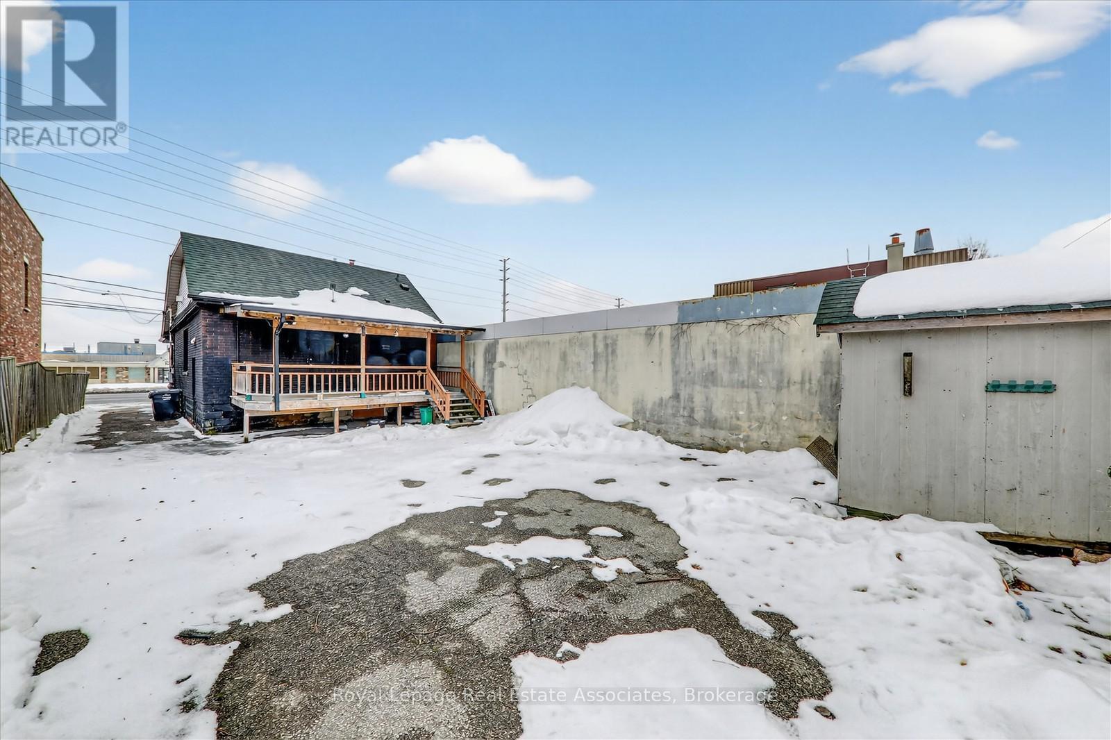 881 Lakeshore Road E, Mississauga, Ontario  L5E 1E2 - Photo 35 - W12795354