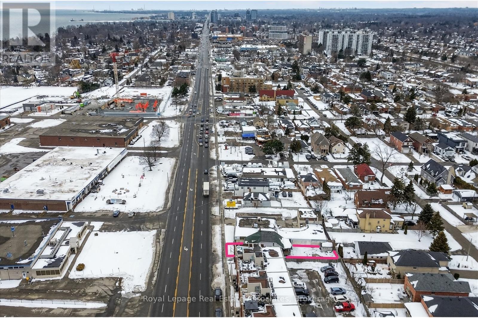 881 Lakeshore Road E, Mississauga, Ontario  L5E 1E2 - Photo 38 - W12795354