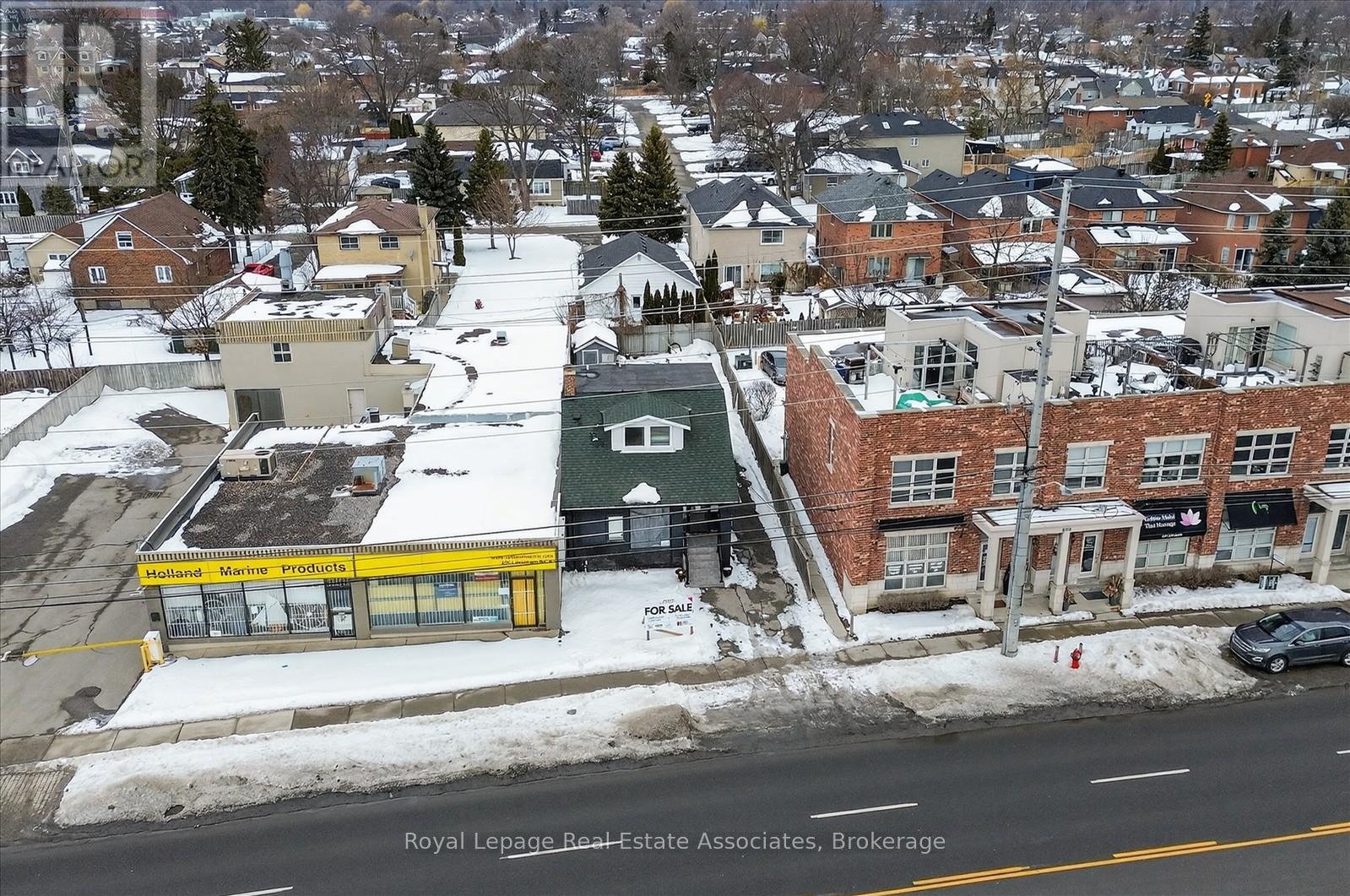 881 Lakeshore Road E, Mississauga, Ontario  L5E 1E2 - Photo 4 - W12795354