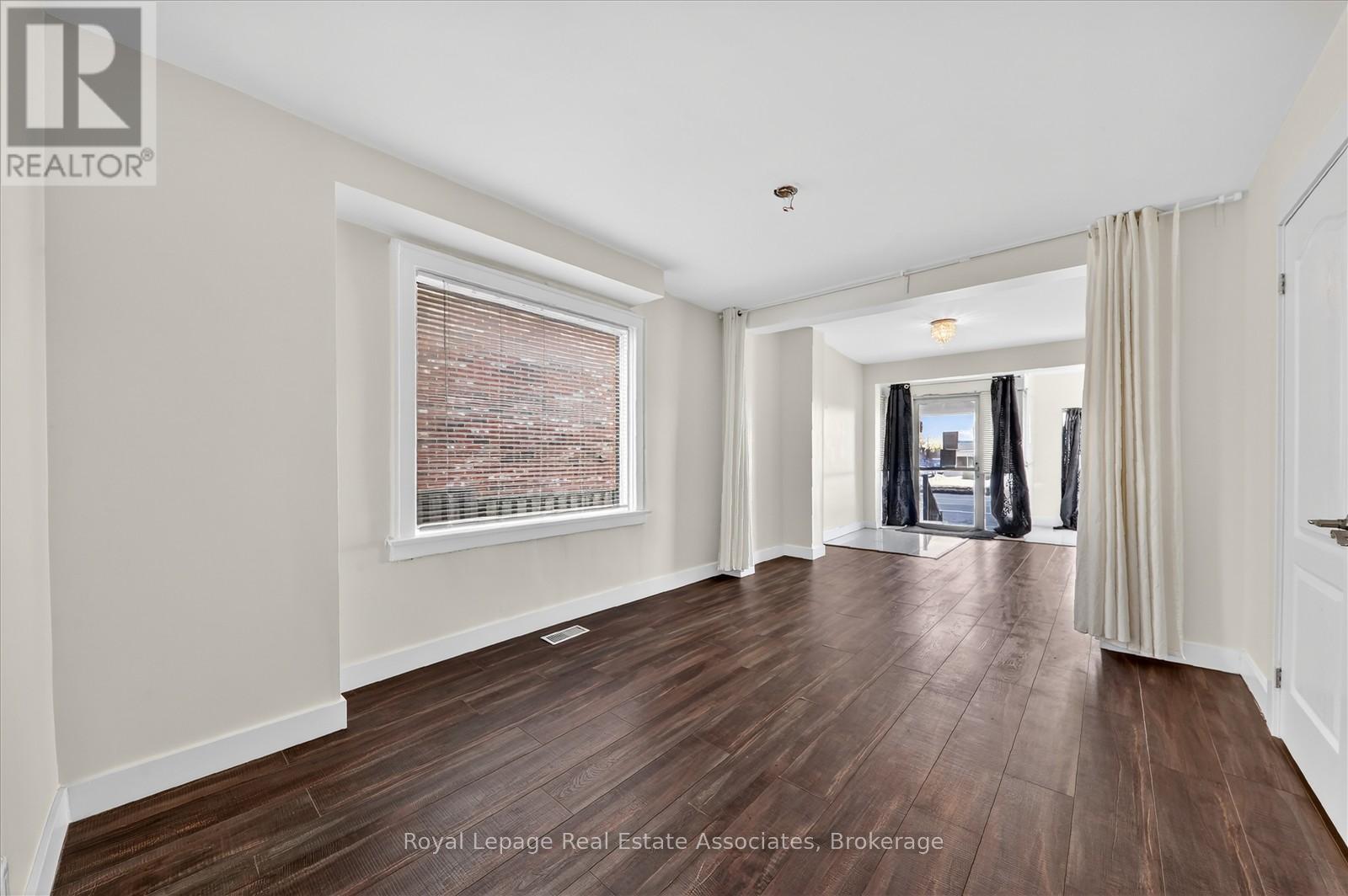 881 Lakeshore Road E, Mississauga, Ontario  L5E 1E2 - Photo 9 - W12795354