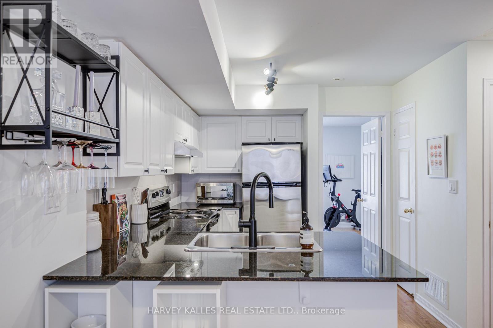 6 - 21 Foundry Avenue, Toronto, Ontario  M6H 4K7 - Photo 14 - W12795384