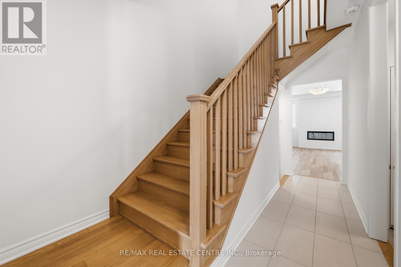 3155 Meadowridge Drive, Oakville, Ontario  L6H 8B4 - Photo 10 - W12795462