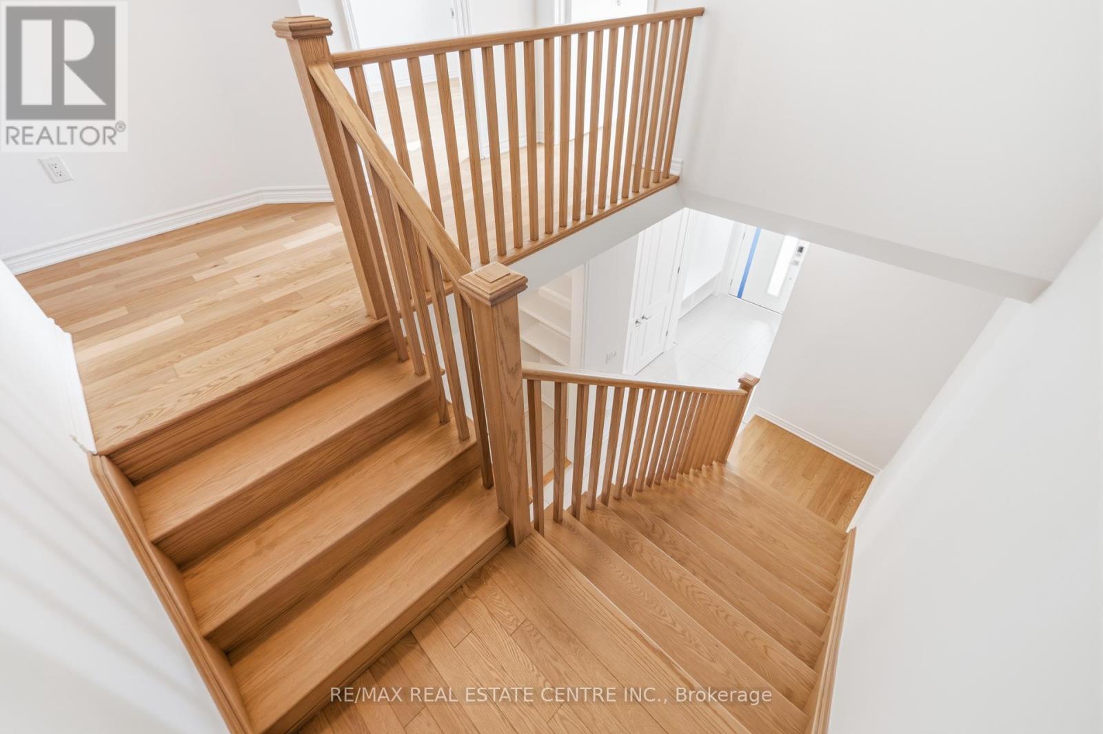 3155 Meadowridge Drive, Oakville, Ontario  L6H 8B4 - Photo 11 - W12795462