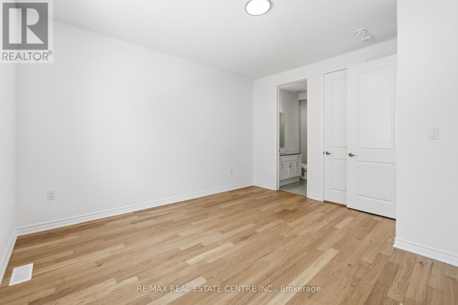 3155 Meadowridge Drive, Oakville, Ontario  L6H 8B4 - Photo 17 - W12795462