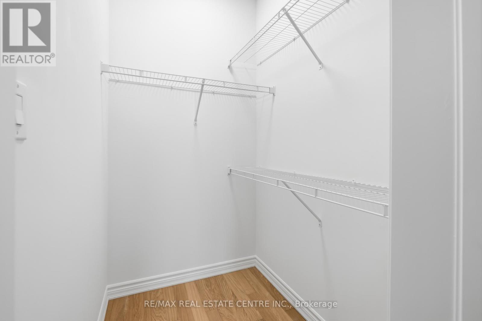 3155 Meadowridge Drive, Oakville, Ontario  L6H 8B4 - Photo 18 - W12795462