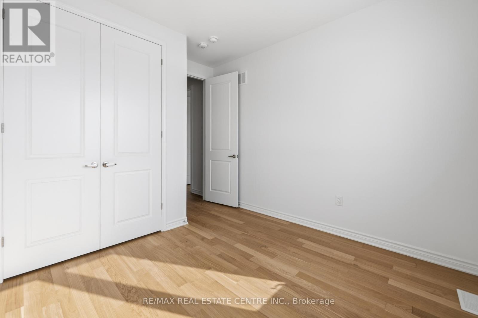 3155 Meadowridge Drive, Oakville, Ontario  L6H 8B4 - Photo 21 - W12795462