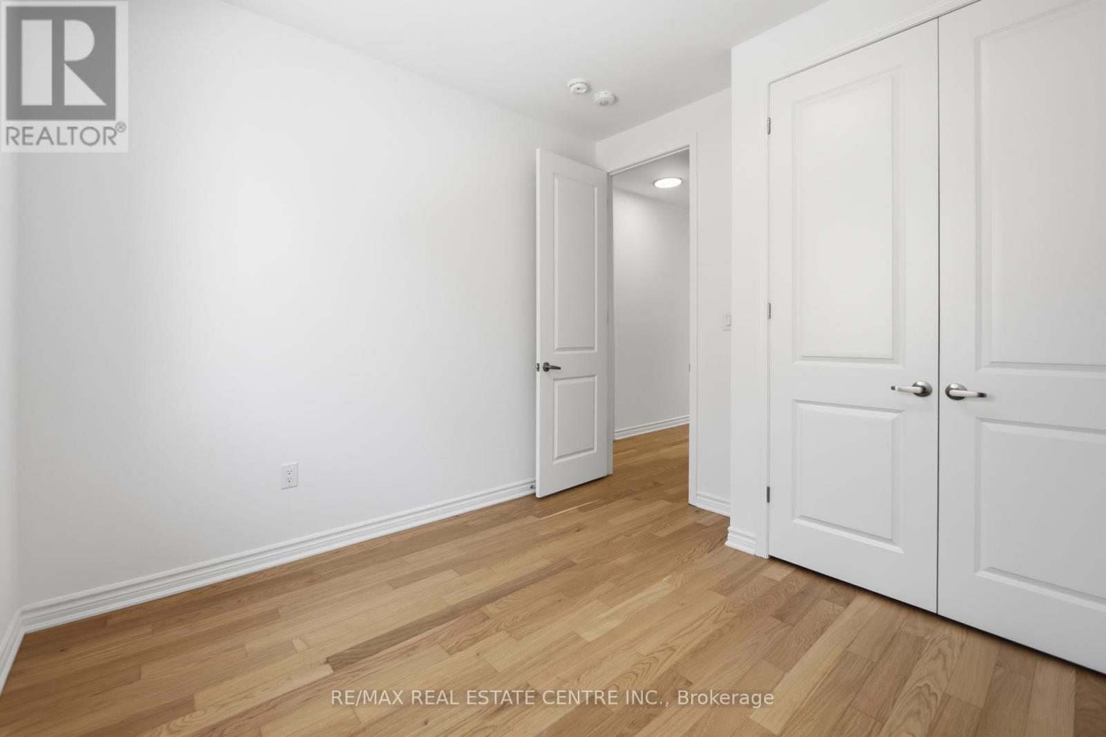 3155 Meadowridge Drive, Oakville, Ontario  L6H 8B4 - Photo 23 - W12795462