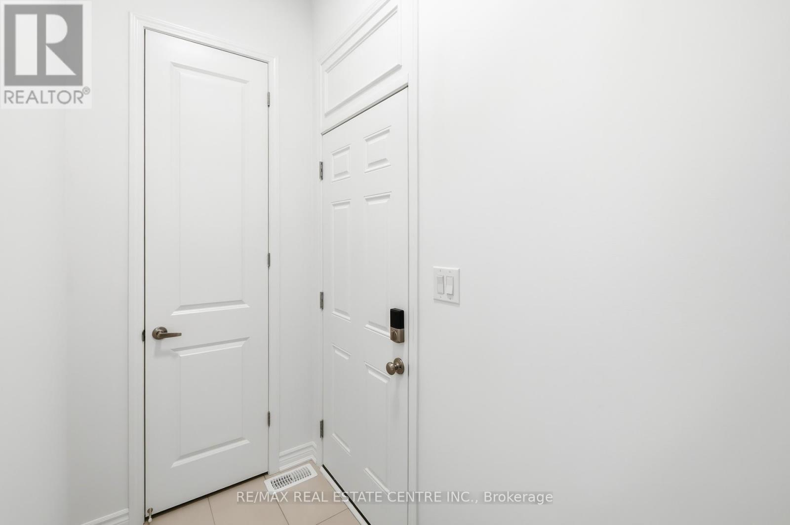 3155 Meadowridge Drive, Oakville, Ontario  L6H 8B4 - Photo 35 - W12795462