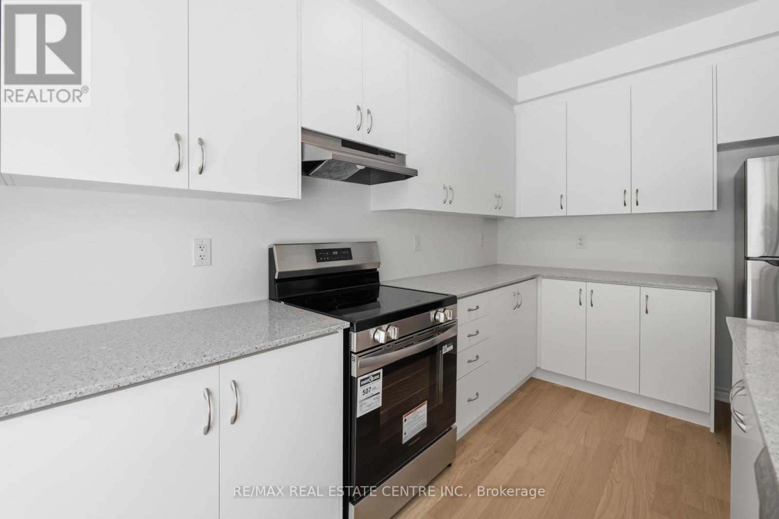 3155 Meadowridge Drive, Oakville, Ontario  L6H 8B4 - Photo 8 - W12795462