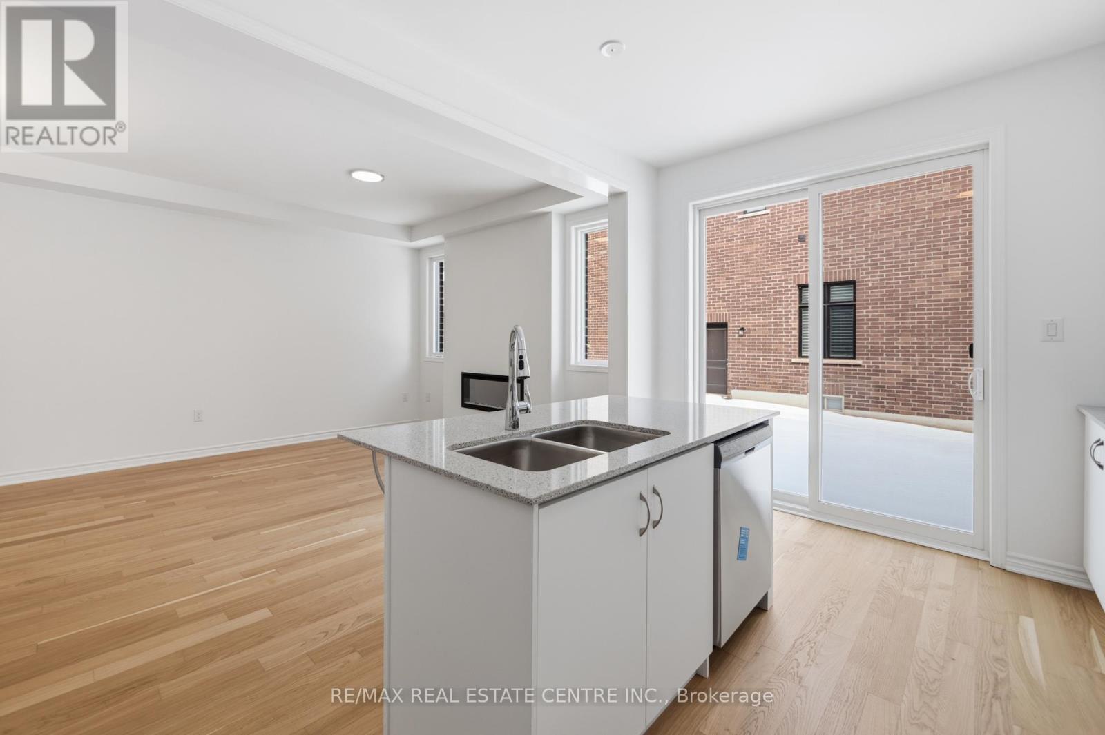 3155 Meadowridge Drive, Oakville, Ontario  L6H 8B4 - Photo 9 - W12795462