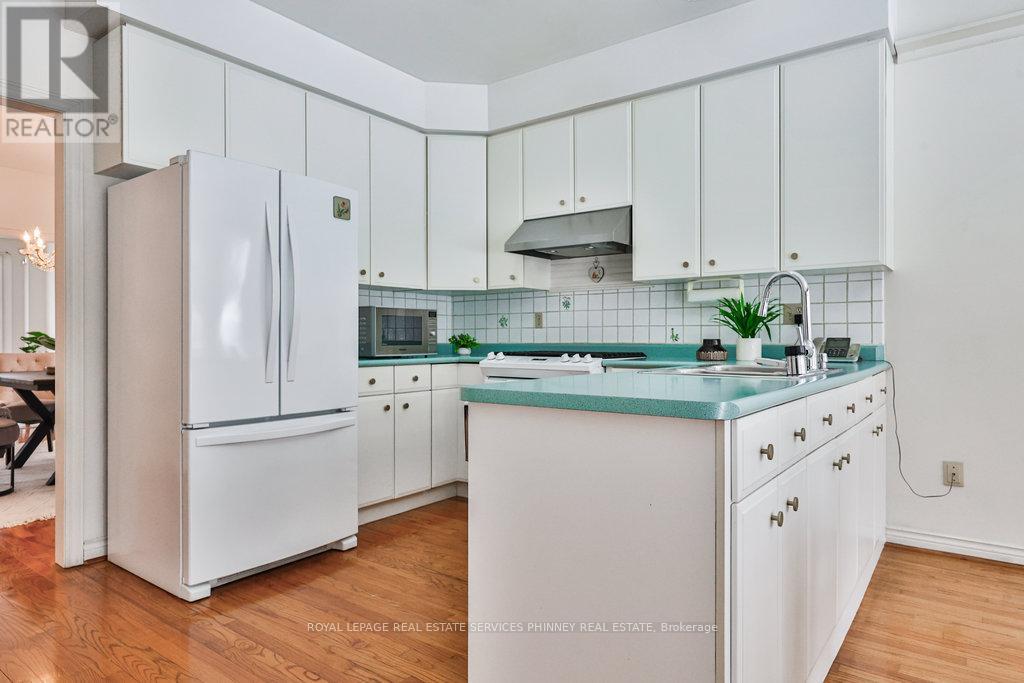 3952 Rolling Valley Drive, Mississauga, Ontario  L5L 5V9 - Photo 13 - W12795484