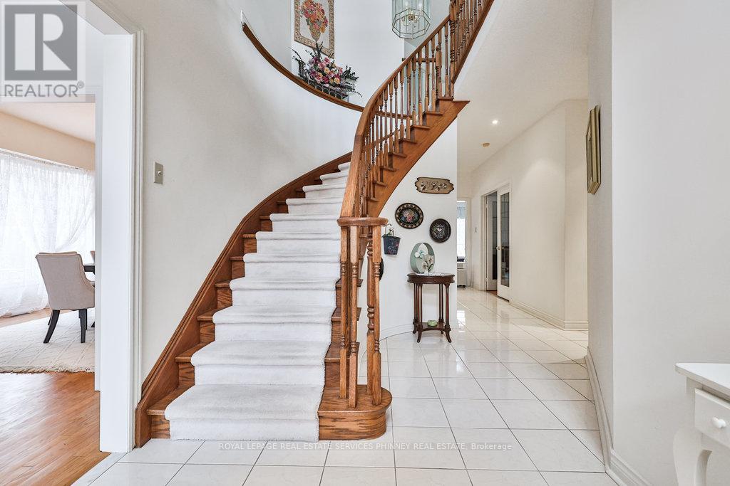 3952 Rolling Valley Drive, Mississauga, Ontario  L5L 5V9 - Photo 5 - W12795484