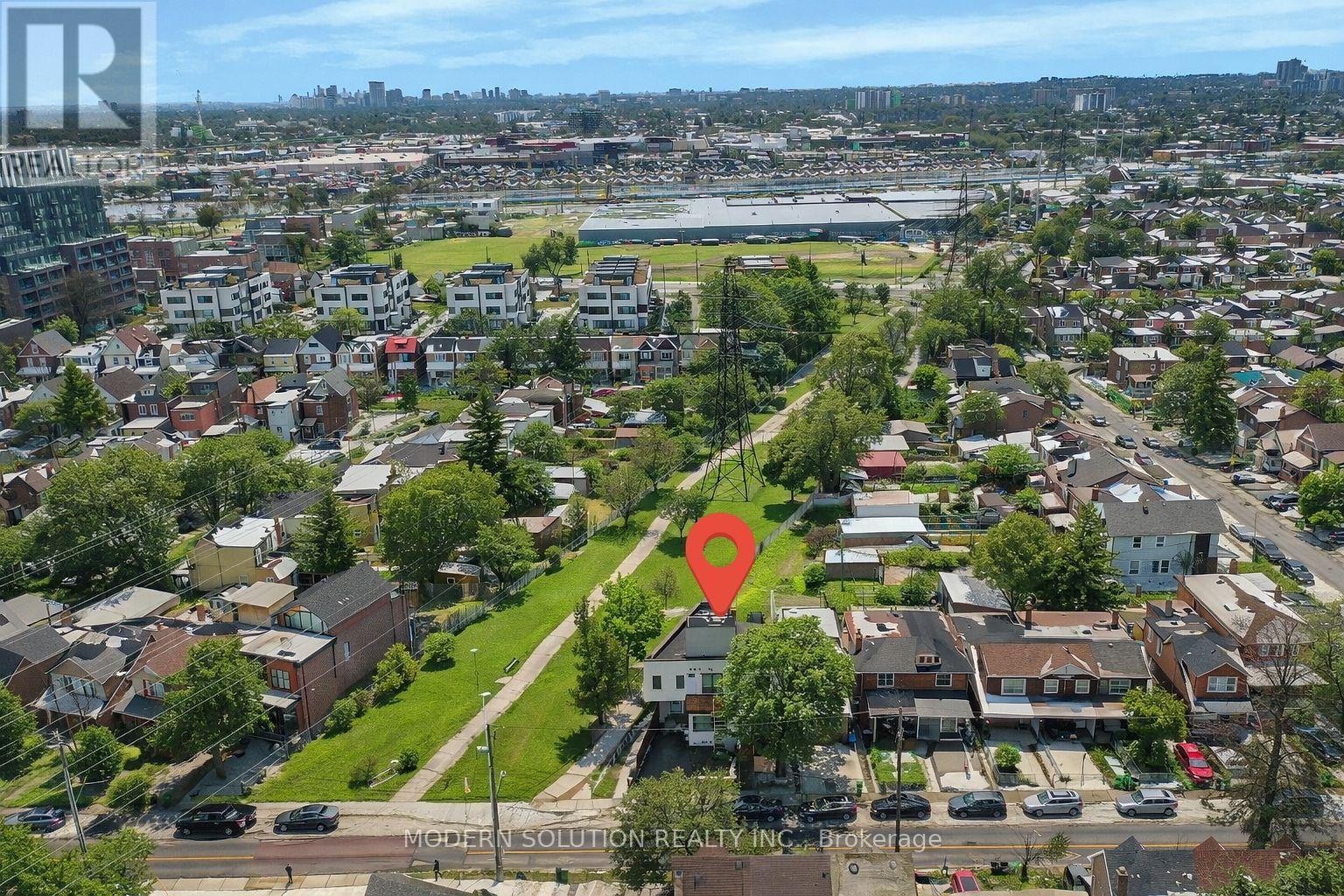 UPPER - 66 SILVERTHORN AVENUE, Toronto, Ontario