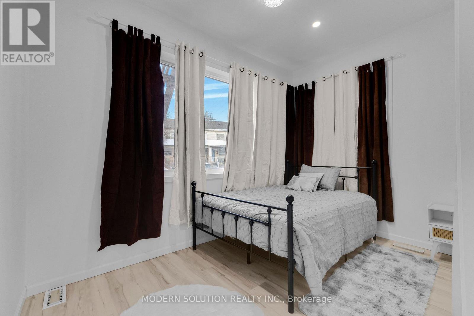 Upper - 66 Silverthorn Avenue, Toronto, Ontario  M6N 3J8 - Photo 10 - W12795504