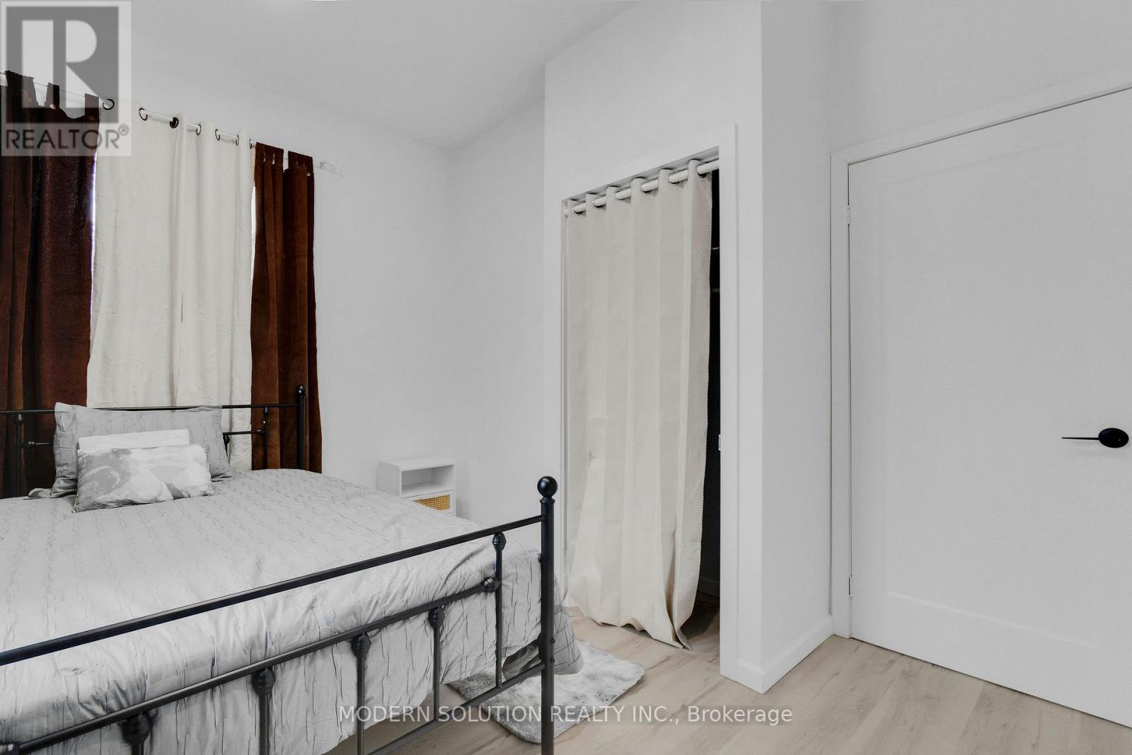 Upper - 66 Silverthorn Avenue, Toronto, Ontario  M6N 3J8 - Photo 11 - W12795504