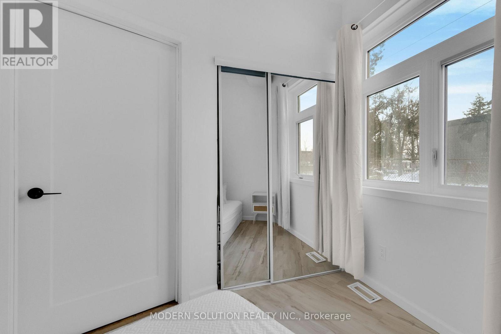 Upper - 66 Silverthorn Avenue, Toronto, Ontario  M6N 3J8 - Photo 9 - W12795504