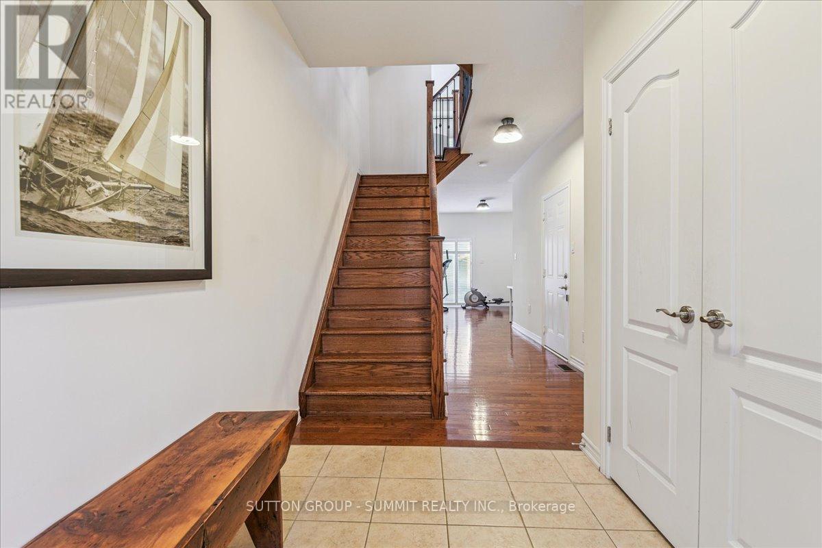 242 Andrews Trail, Milton (Cl Clarke), Ontario  L9T 6S6 - Photo 3 - W12795514