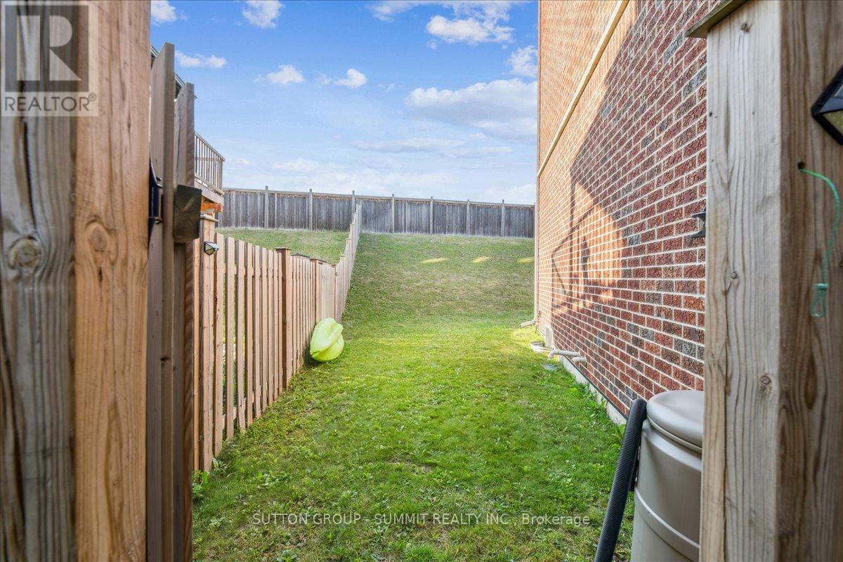 242 Andrews Trail, Milton (Cl Clarke), Ontario  L9T 6S6 - Photo 35 - W12795514