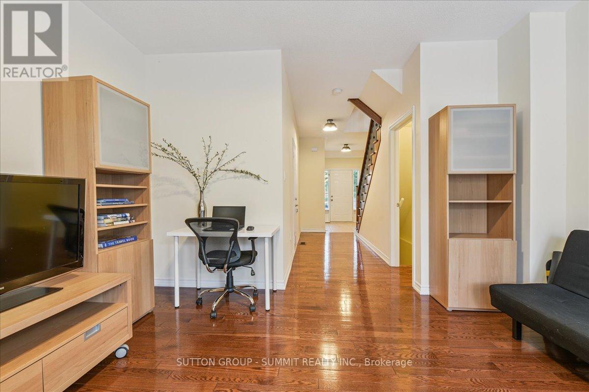 242 Andrews Trail, Milton (Cl Clarke), Ontario  L9T 6S6 - Photo 6 - W12795514