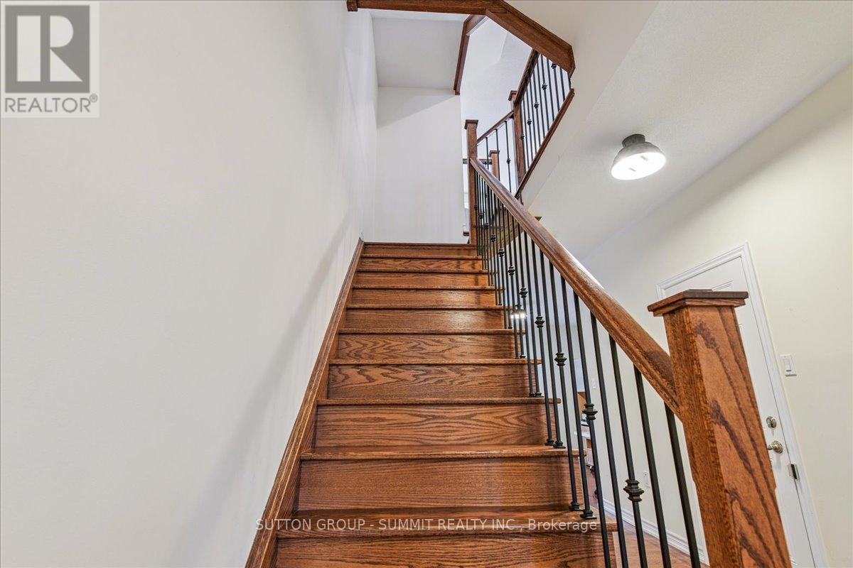 242 Andrews Trail, Milton (Cl Clarke), Ontario  L9T 6S6 - Photo 7 - W12795514