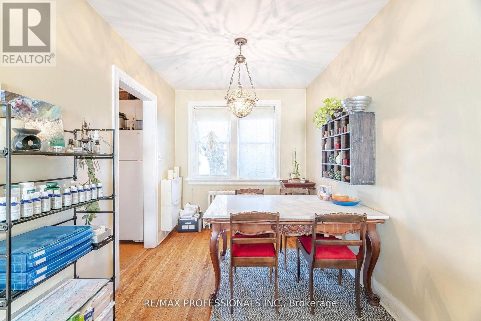 40 Warren Crescent, Toronto, Ontario  M6S 4S2 - Photo 5 - W12795532