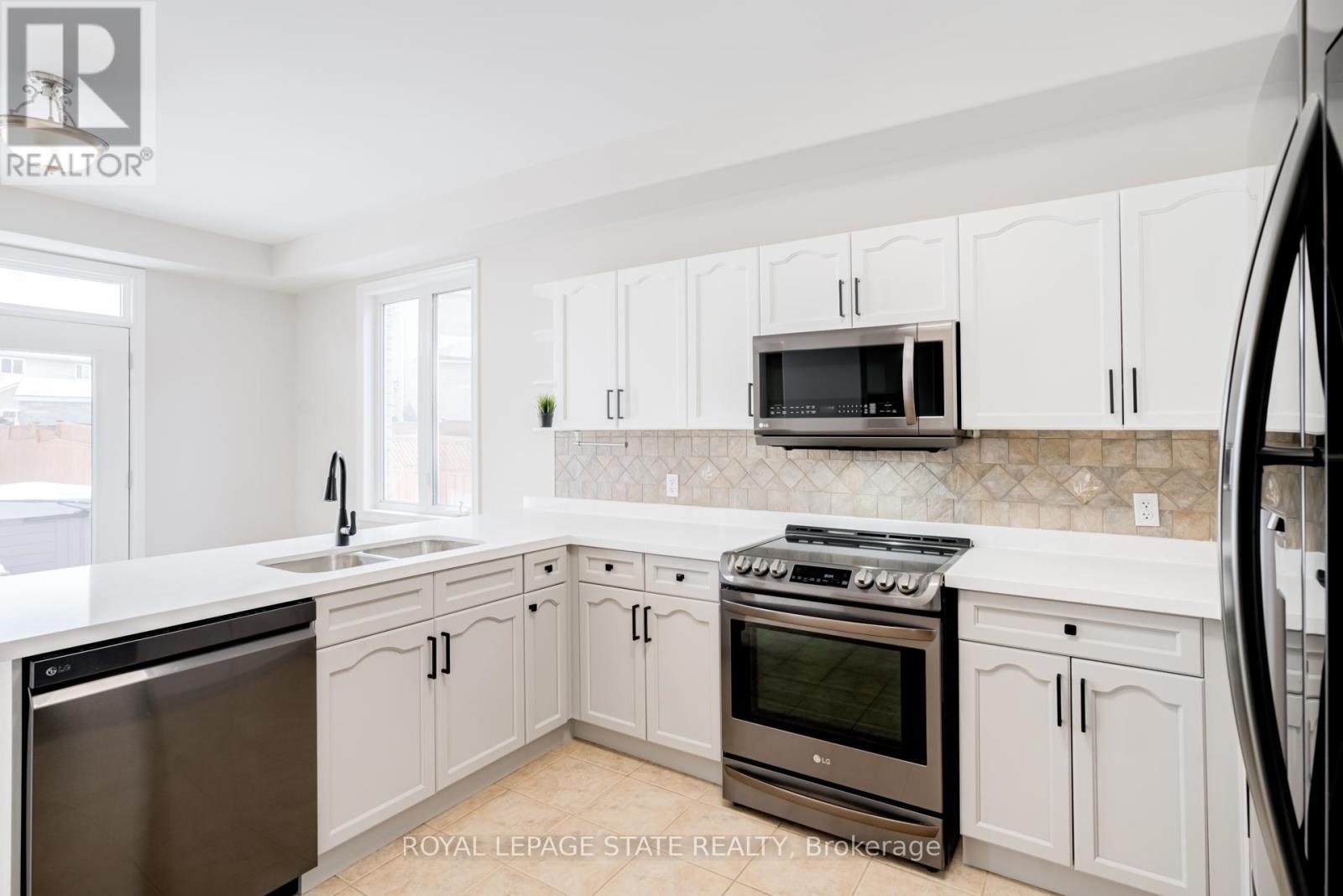 114 Armour Crescent, Hamilton (Meadowlands), Ontario  L9K 1R9 - Photo 14 - X12795406