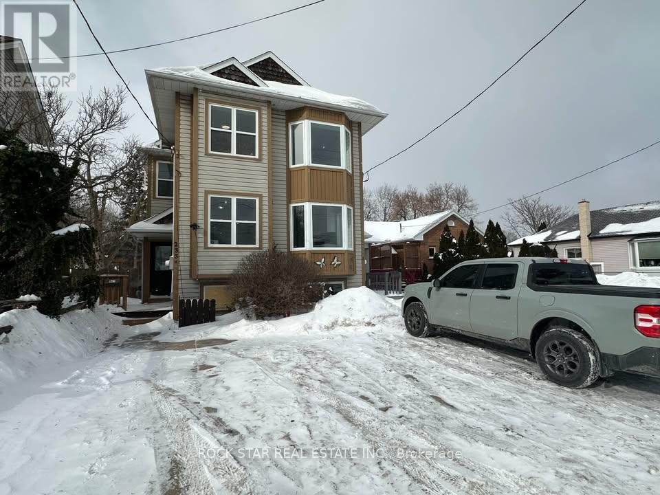 A - 233-A Vine Street, St. Catharines (Fairview), Ontario  L2M 4S9 - Photo 2 - X12795418