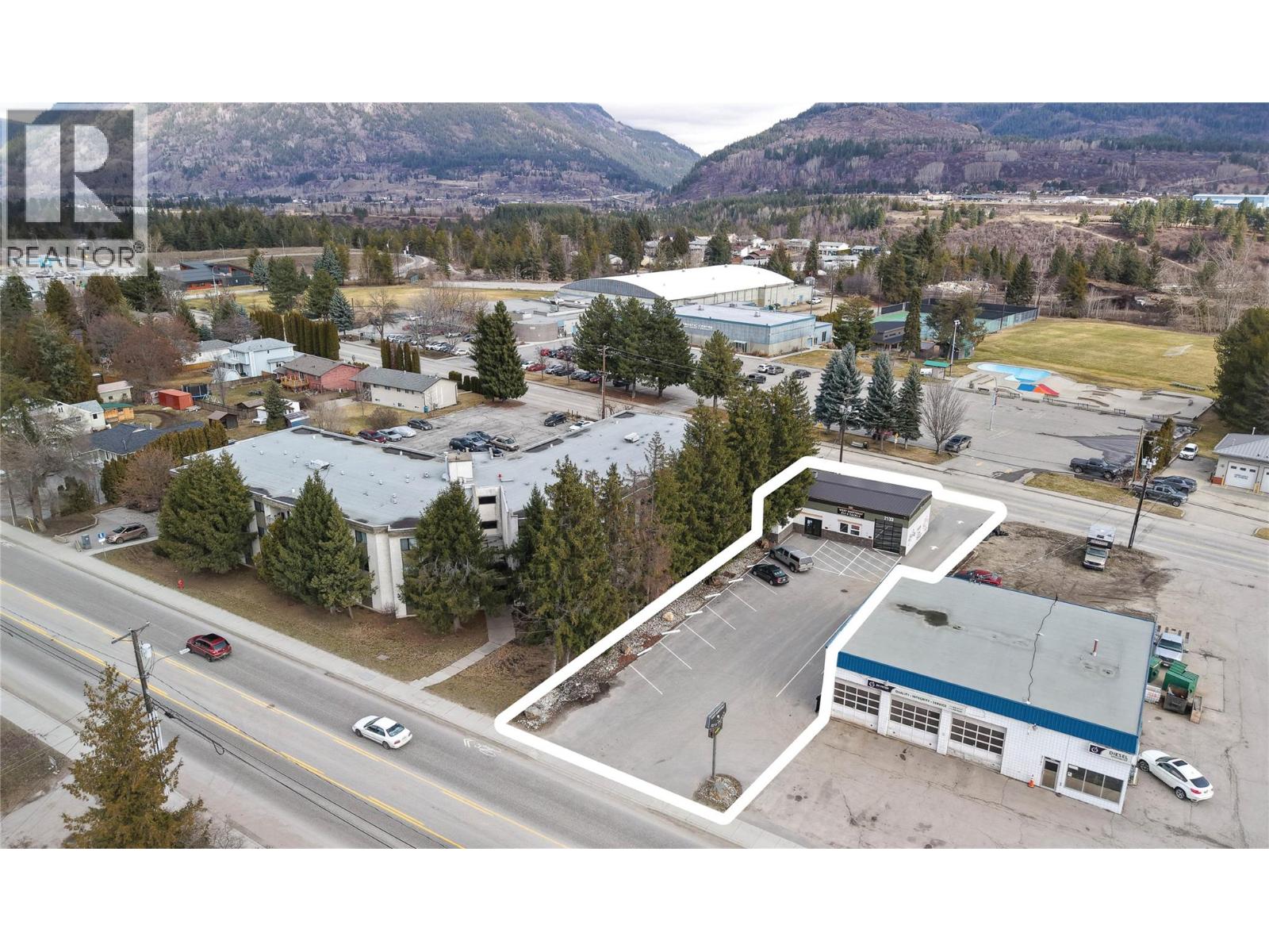 2133 Columbia Avenue, Castlegar, British Columbia  V1N 2W9 - Photo 2 - 10374735