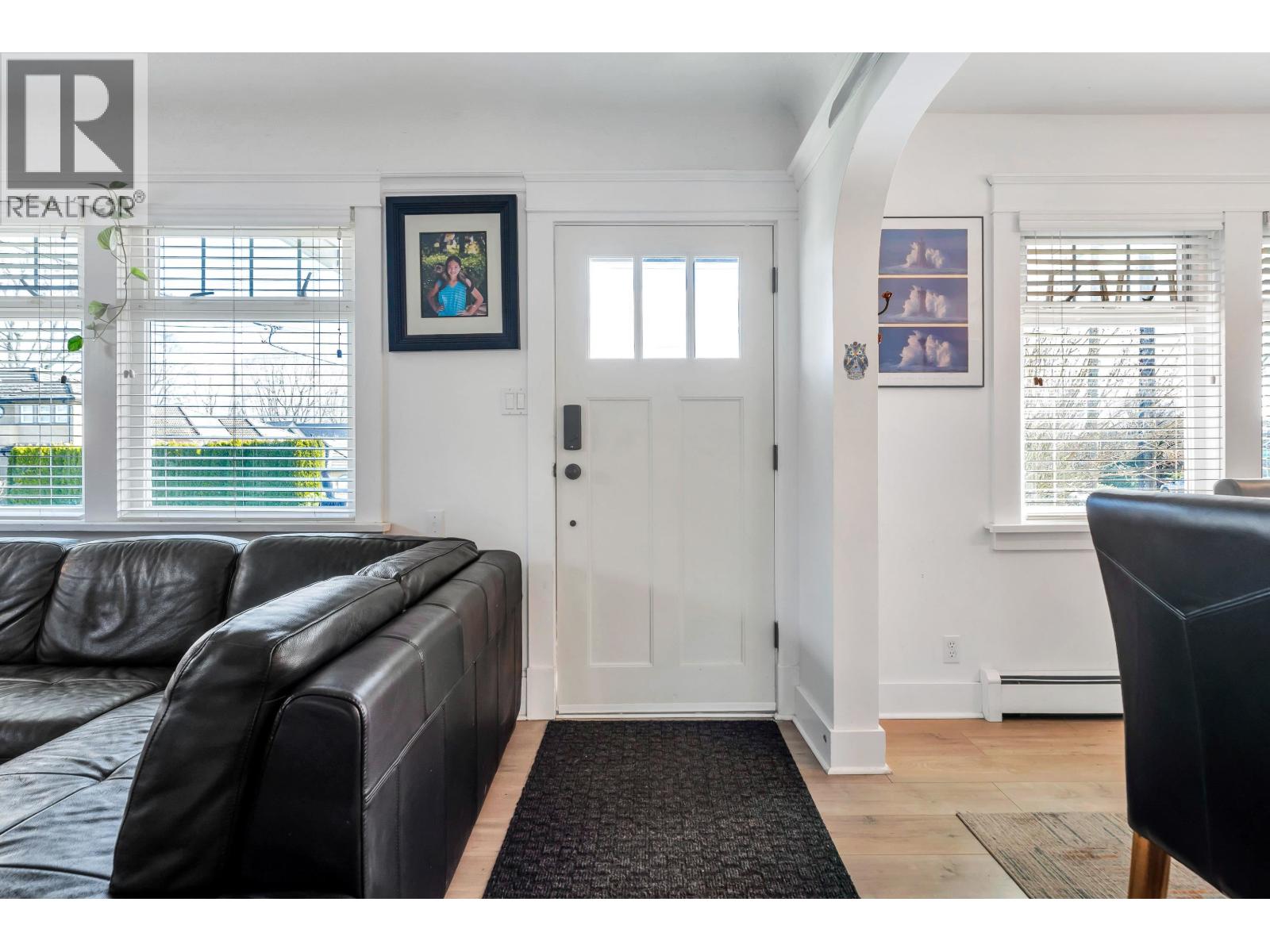 125 N Gilmore Avenue, Burnaby, British Columbia  V5C 1V6 - Photo 6 - R3087700