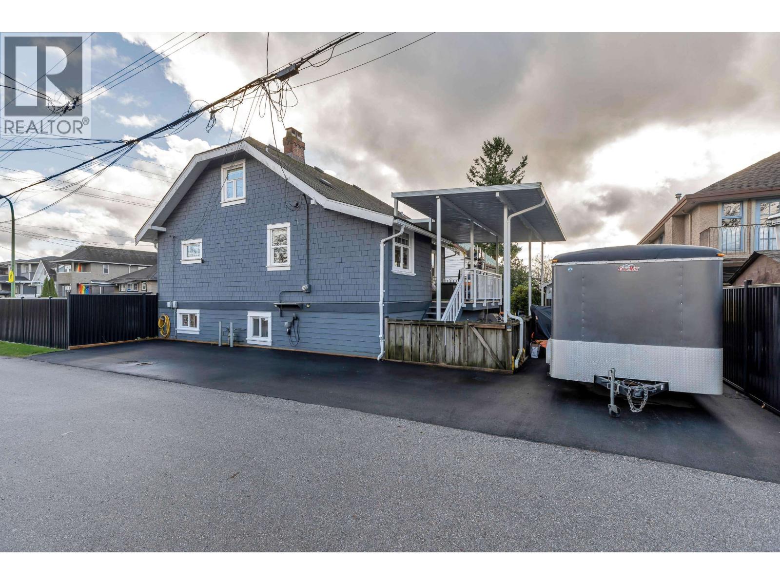 125 N Gilmore Avenue, Burnaby, British Columbia  V5C 1V6 - Photo 4 - R3087700