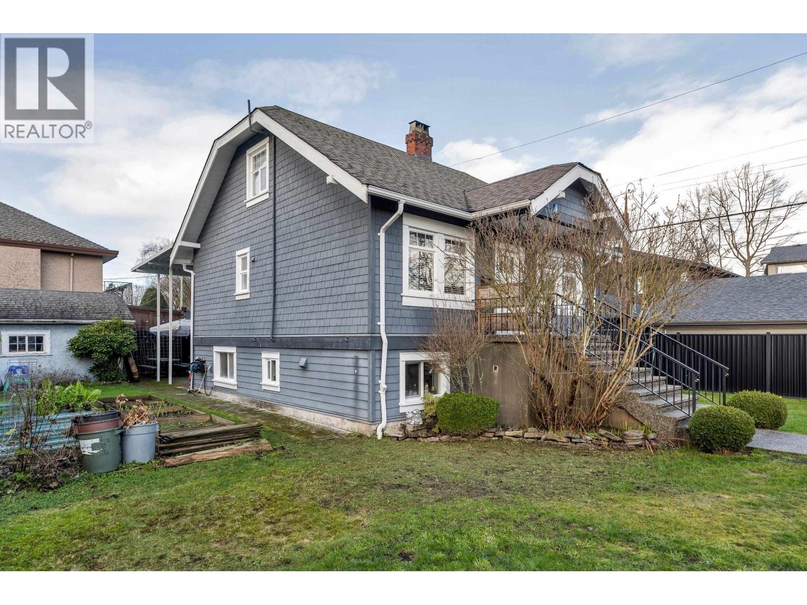 125 N Gilmore Avenue, Burnaby, British Columbia  V5C 1V6 - Photo 2 - R3087700