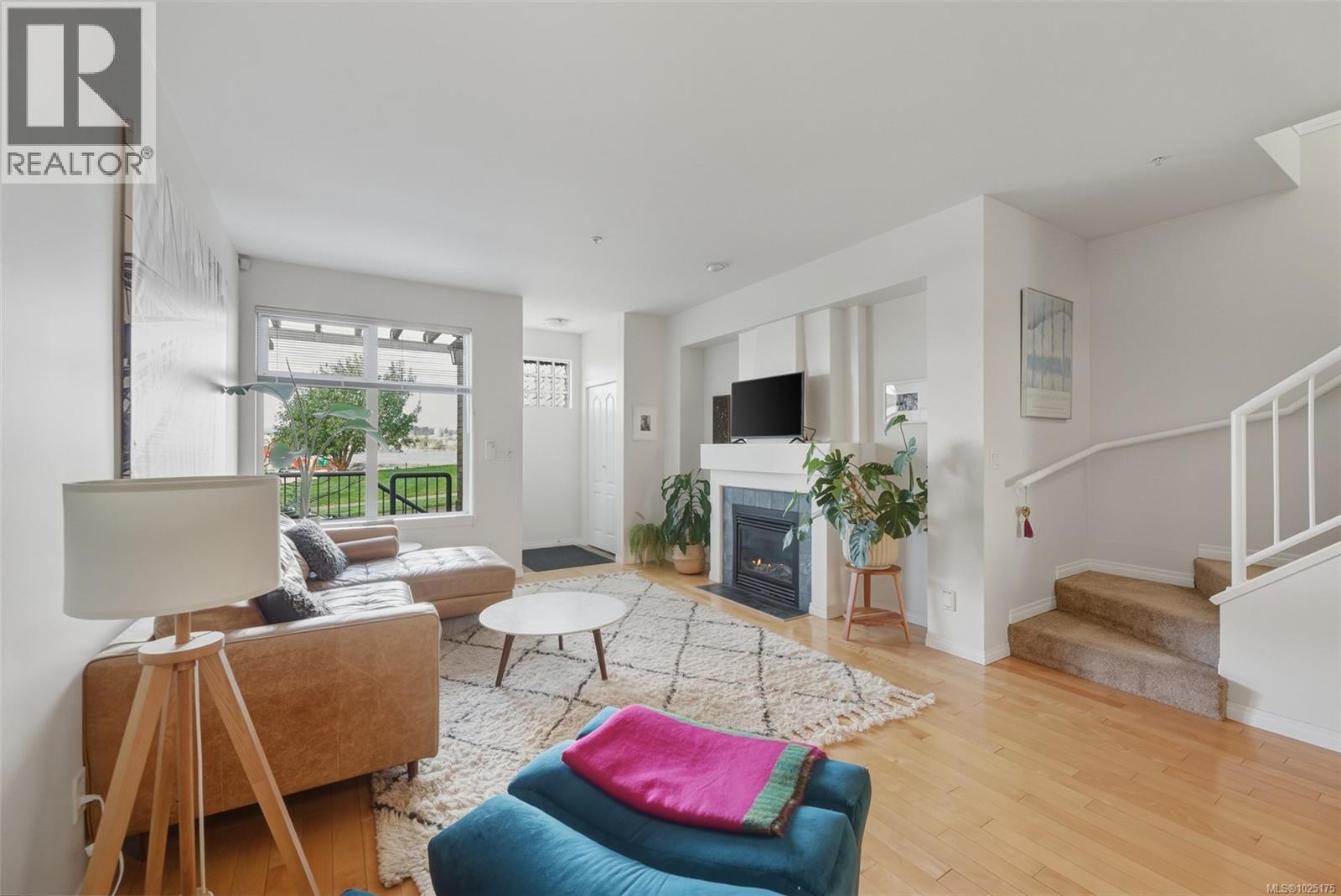 13 60 Dallas Rd, Victoria, British Columbia  V8V 1A2 - Photo 2 - 1025175