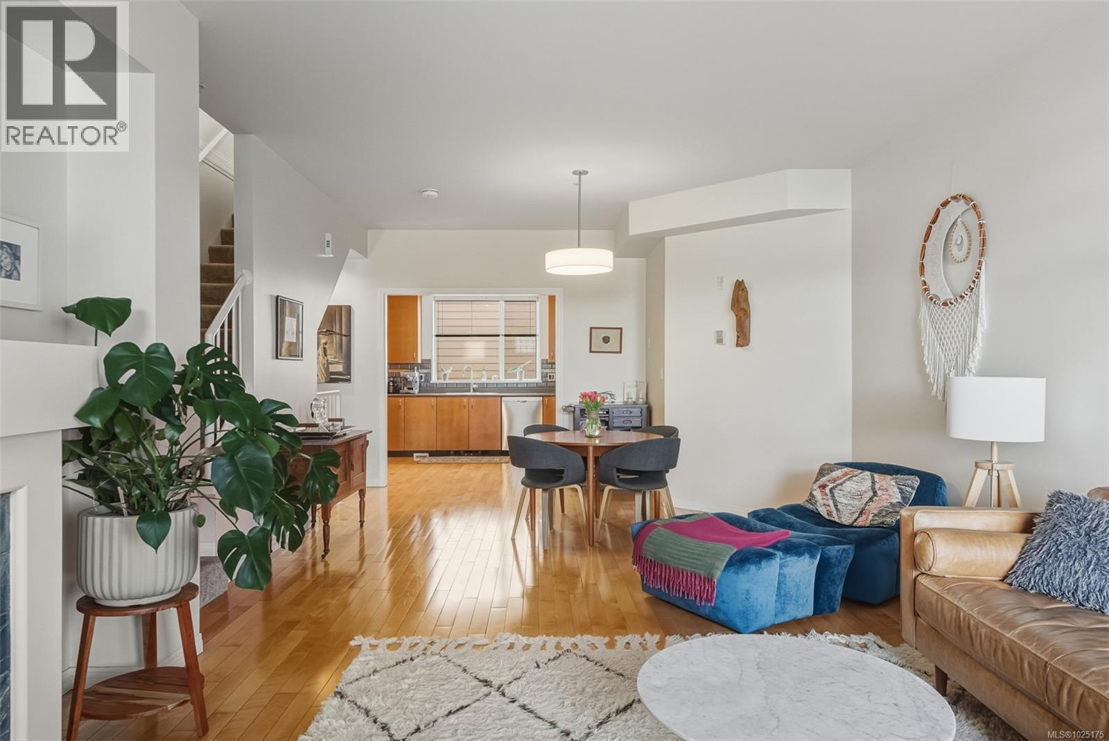 13 60 Dallas Rd, Victoria, British Columbia  V8V 1A2 - Photo 3 - 1025175