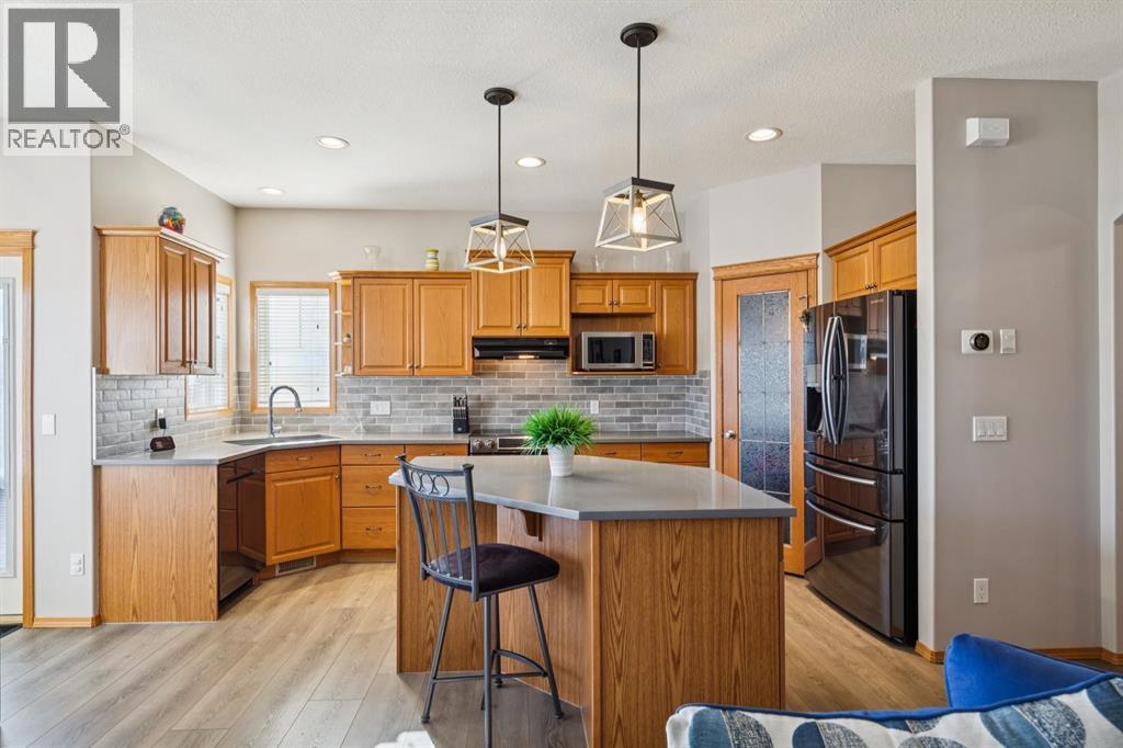 2841 Coopers Manor Sw, Airdrie, Alberta  T4B 3J7 - Photo 9 - A2286155