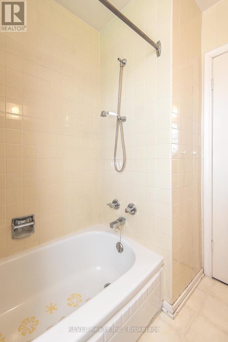 9 Hawthorne Avenue, St. Catharines, Ontario  L2M 6A8 - Photo 18 - X12795616