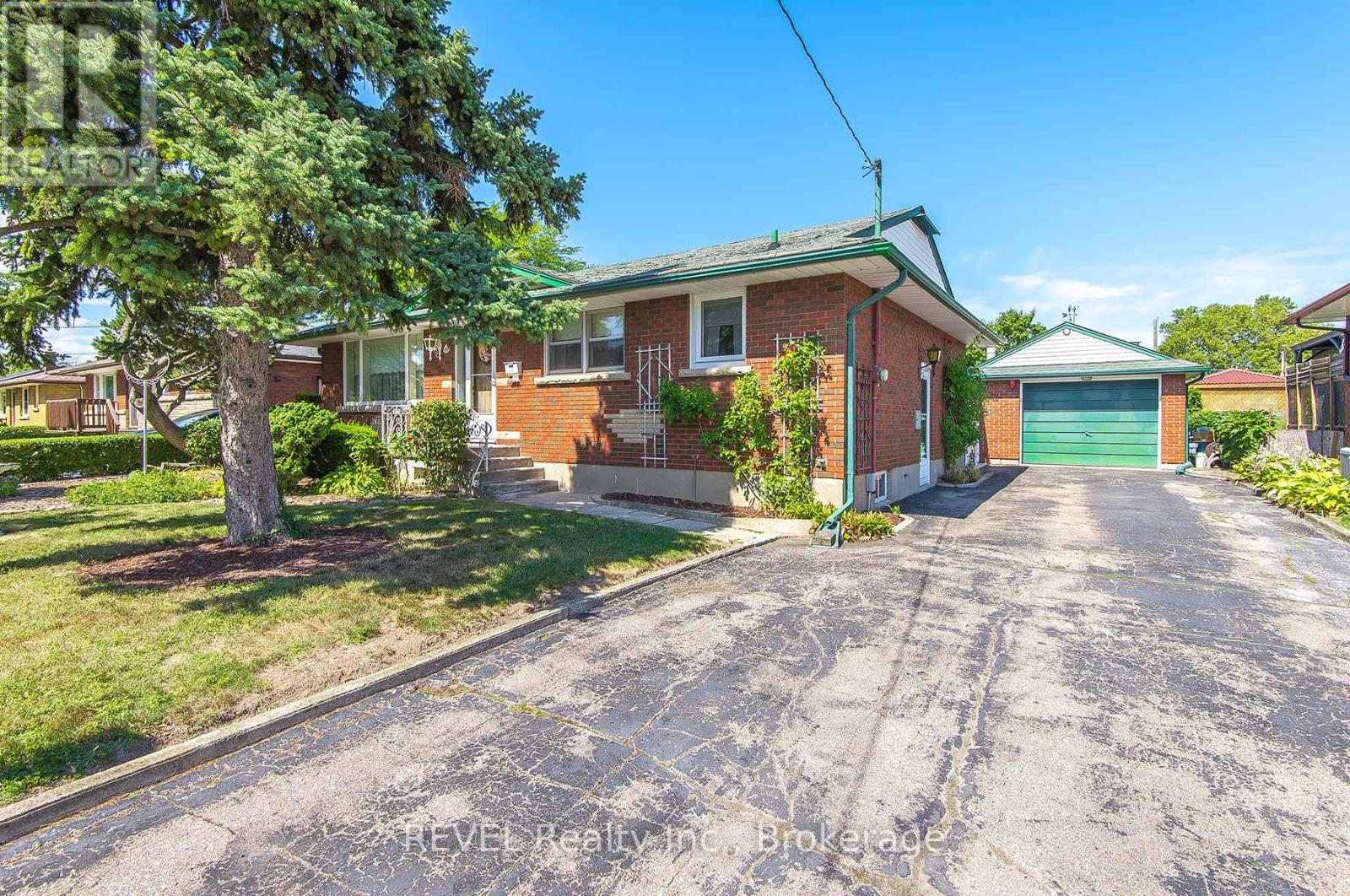 9 Hawthorne Avenue, St. Catharines, Ontario  L2M 6A8 - Photo 2 - X12795616