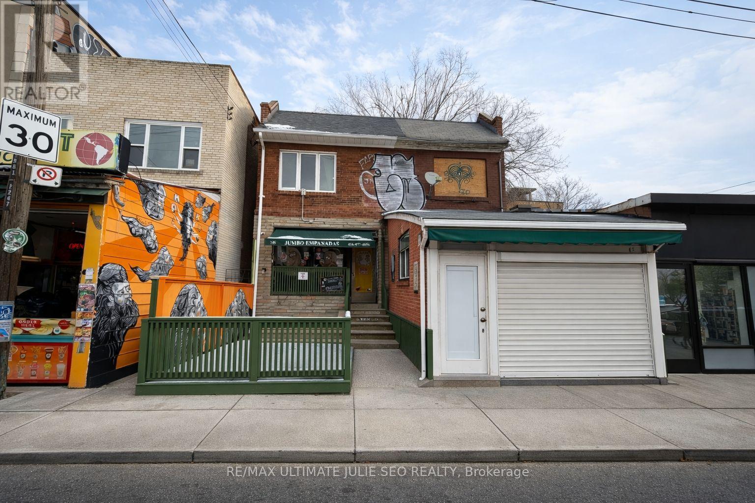 245 AUGUSTA AVENUE, Toronto, Ontario