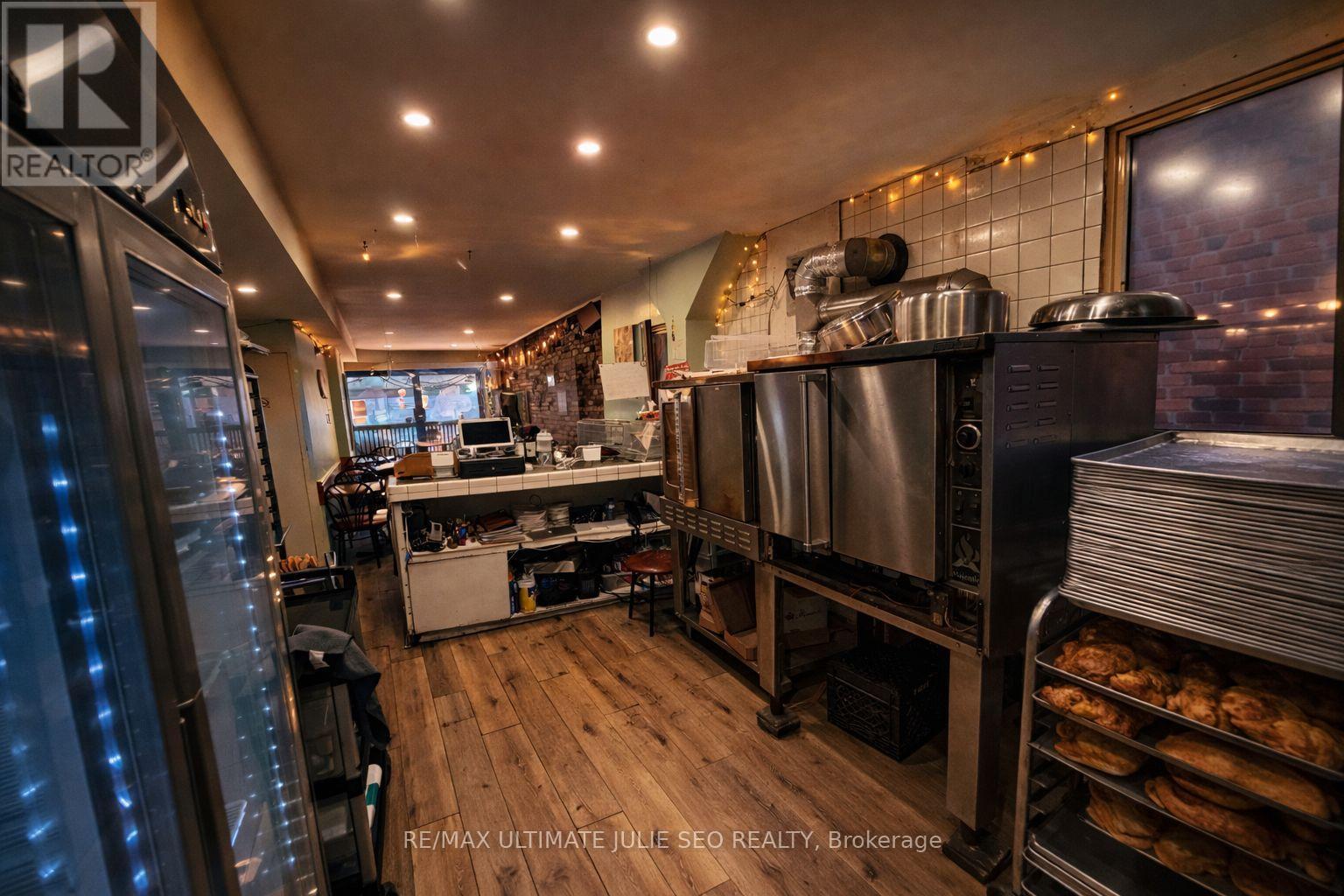 245 Augusta Avenue, Toronto, Ontario  M5T 2L8 - Photo 5 - C12771186