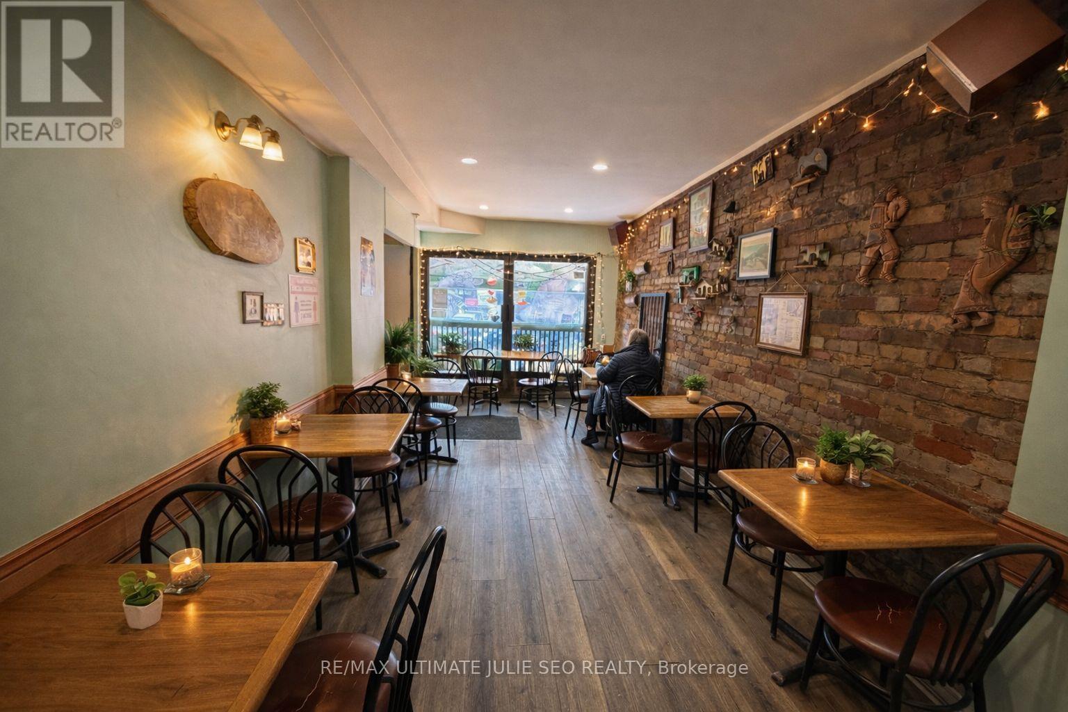 245 Augusta Avenue, Toronto, Ontario  M5T 2L8 - Photo 4 - C12771186