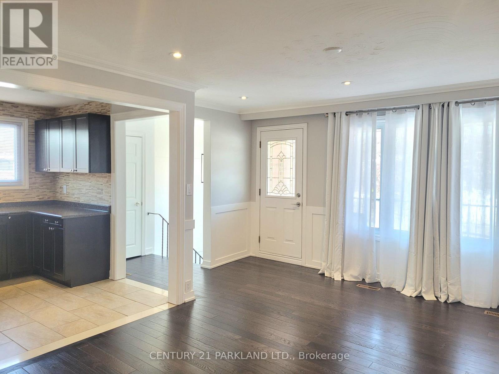 52 Franel Crescent, Toronto, Ontario  M9L 1B7 - Photo 15 - W12665112