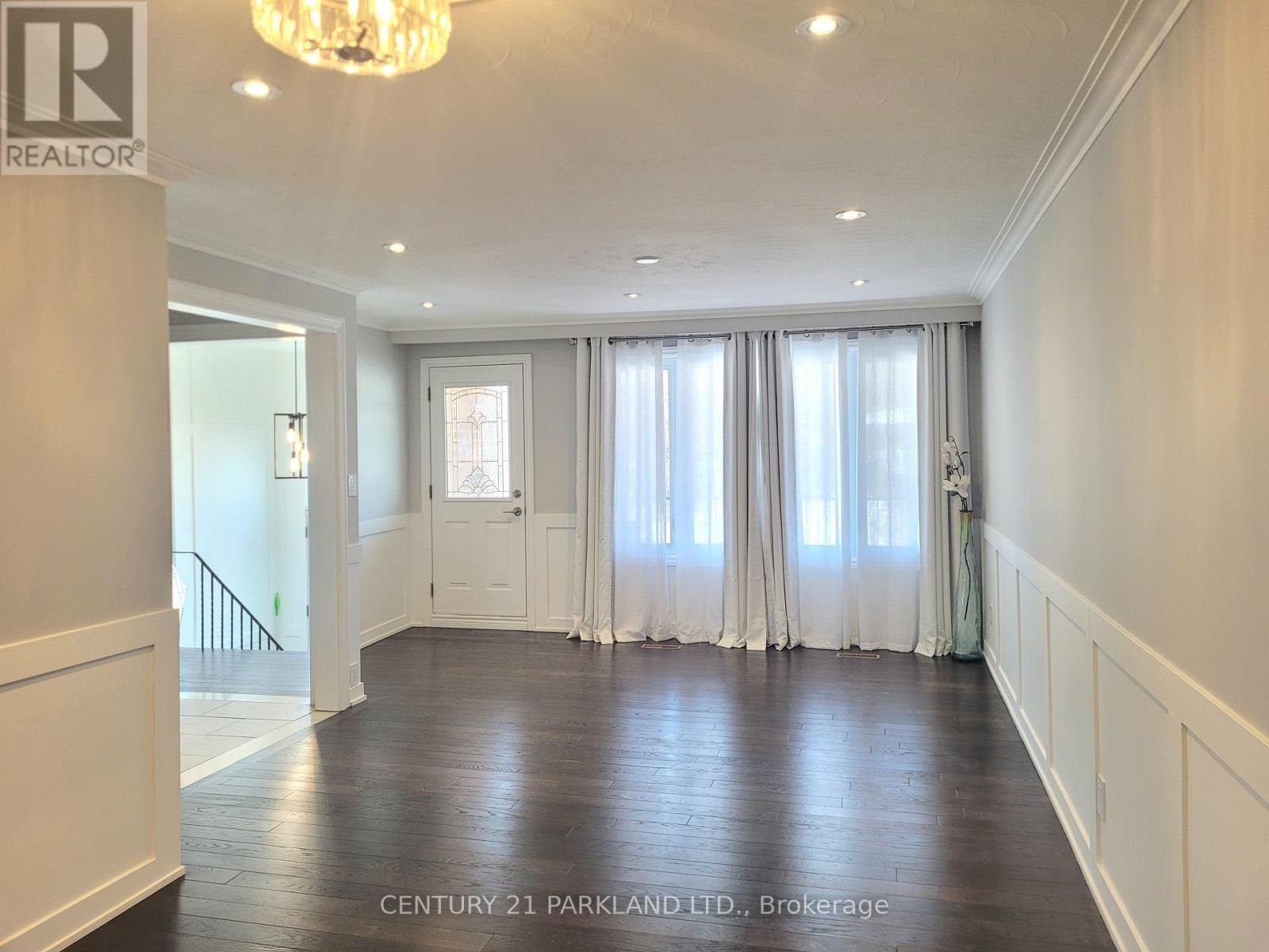 52 Franel Crescent, Toronto, Ontario  M9L 1B7 - Photo 7 - W12665112