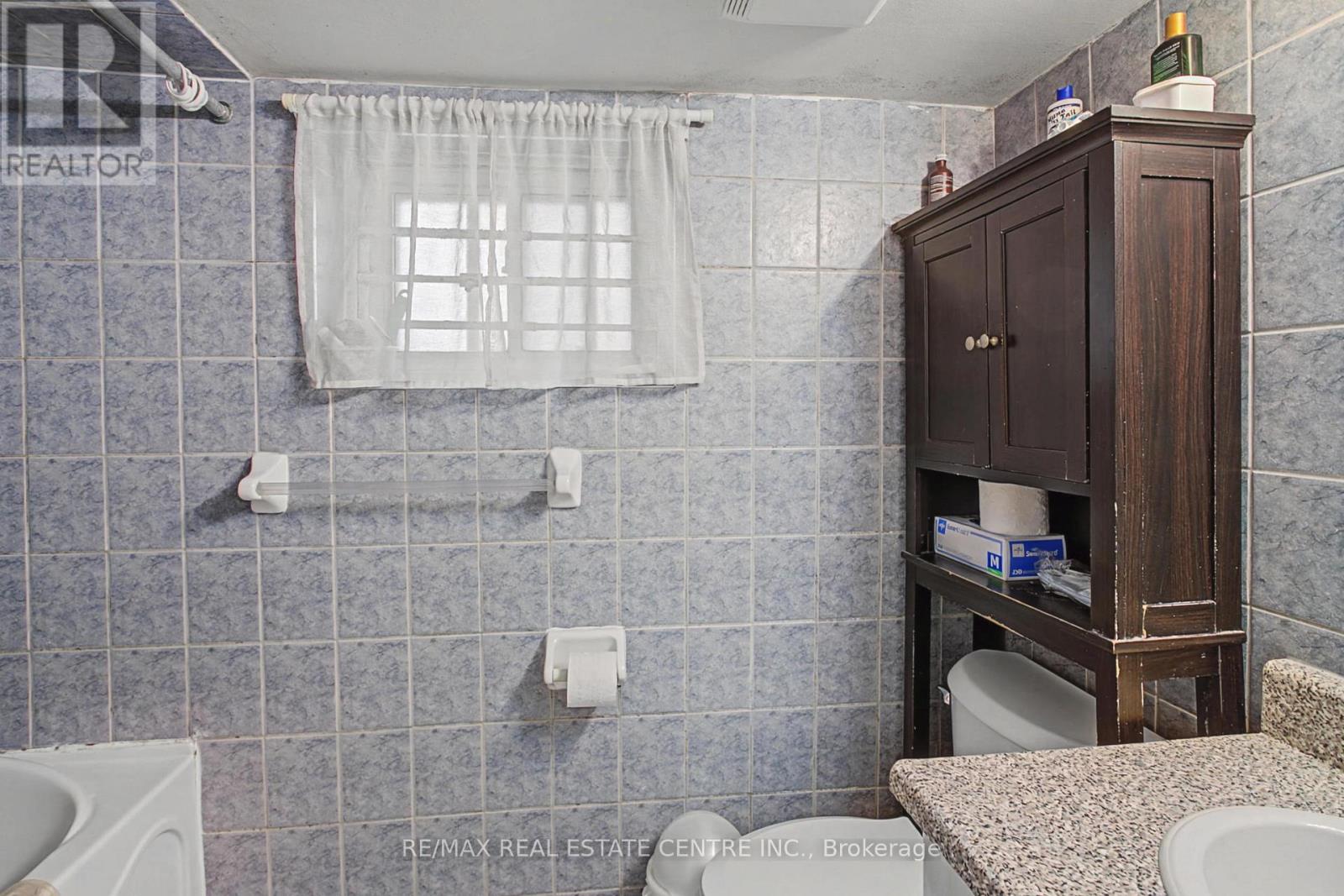 224 Livingstone Avenue, Toronto, Ontario  M6E 2M2 - Photo 25 - W12790484