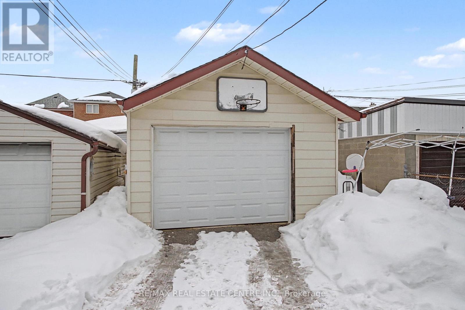 224 Livingstone Avenue, Toronto, Ontario  M6E 2M2 - Photo 4 - W12790484